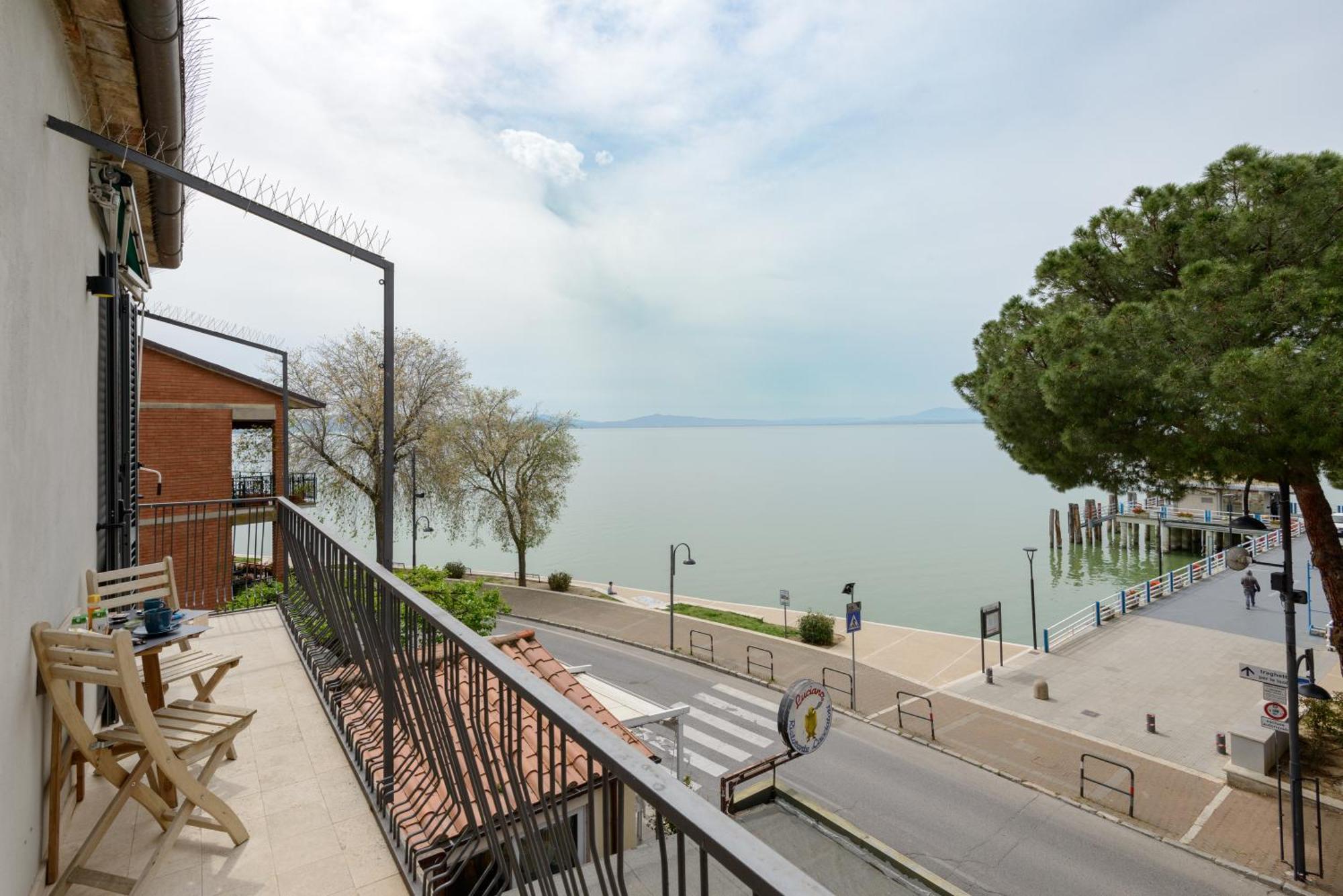 The View - Sunset & Relax - Suite - Appartamenti Vista Lago Passignano sul Trasimeno Exteriér fotografie